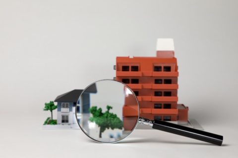 建築物の模型　虫眼鏡